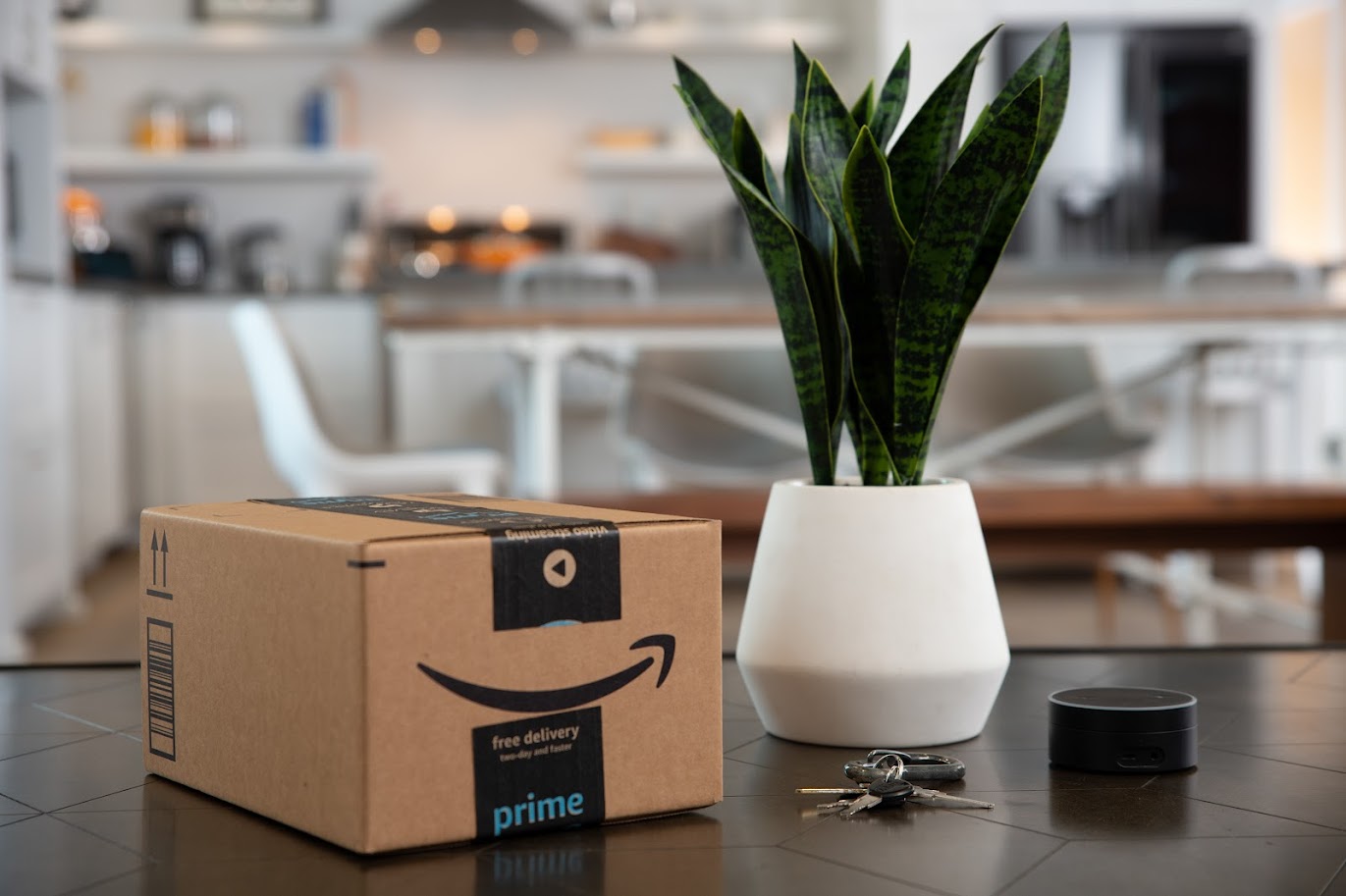 Amazon replaces single-use plastic delivery bags and envelopes with paper