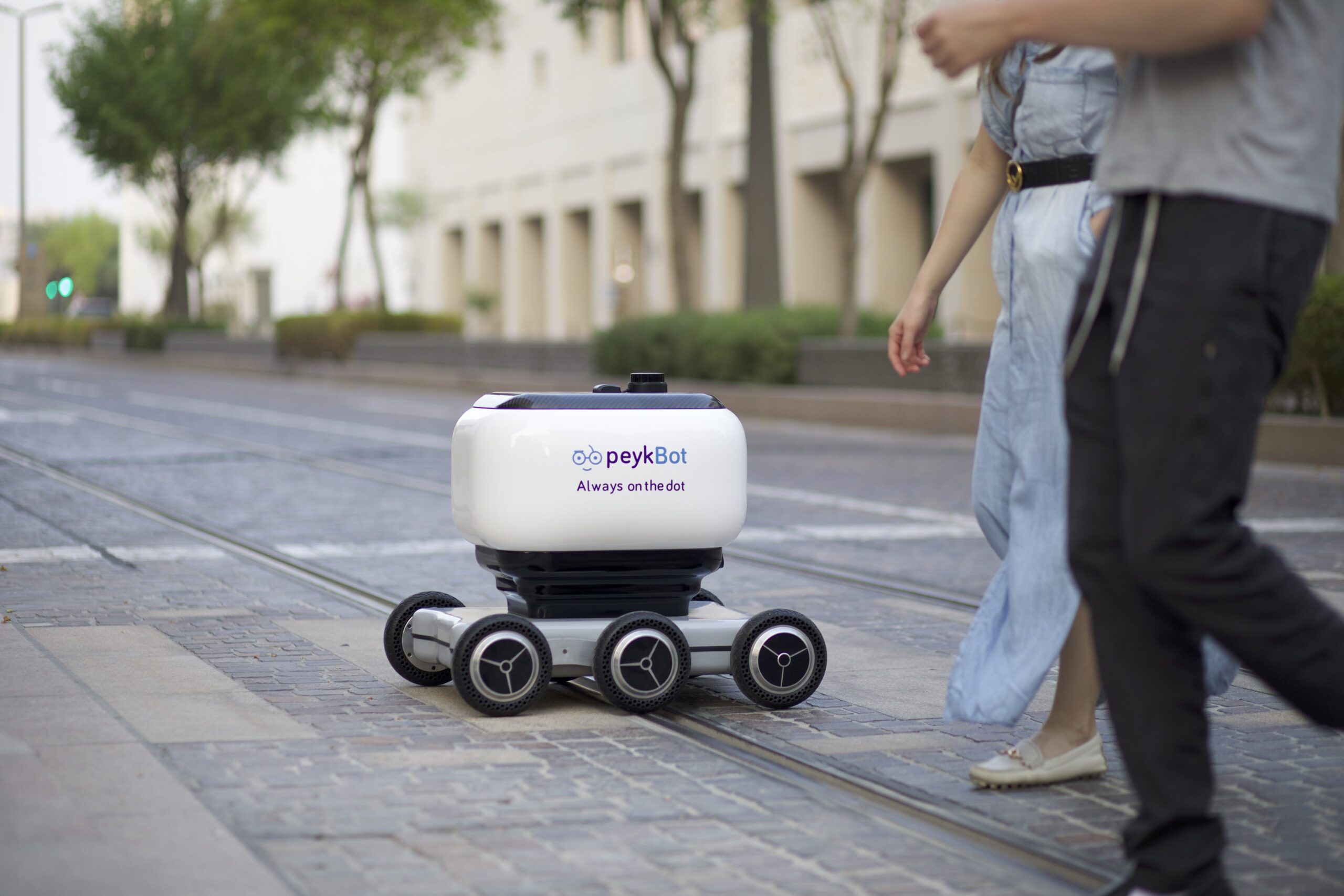 Peyk introduces autonomous delivery robots