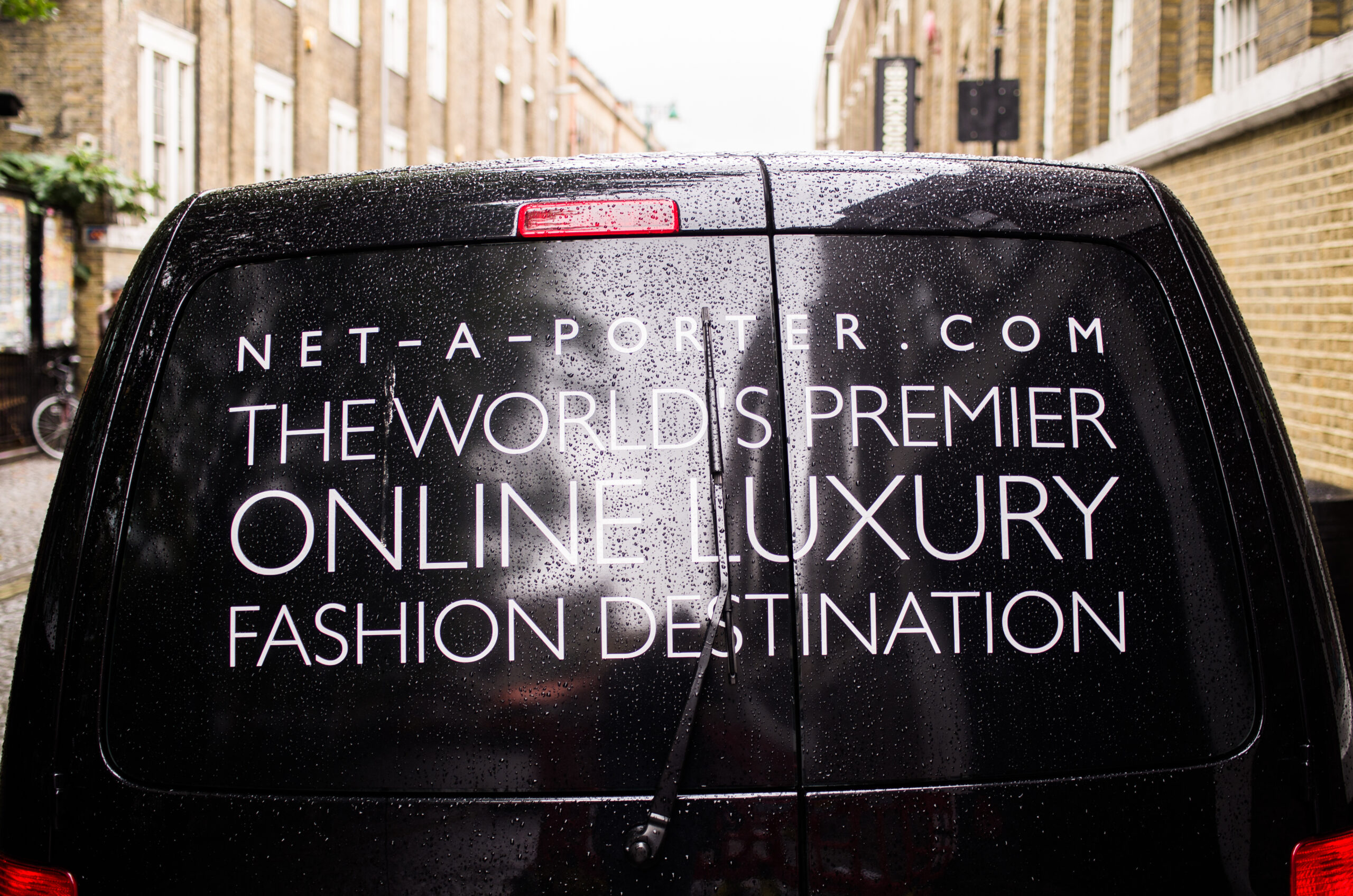 London,uk-august,26,2011:,Van,Of,The,Company,Net-a-porter,Delivrs,Items,In